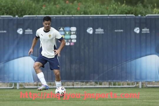 jiuyou九游娱乐-2025年世俱杯球员外穿服饰设计与品牌合作案例