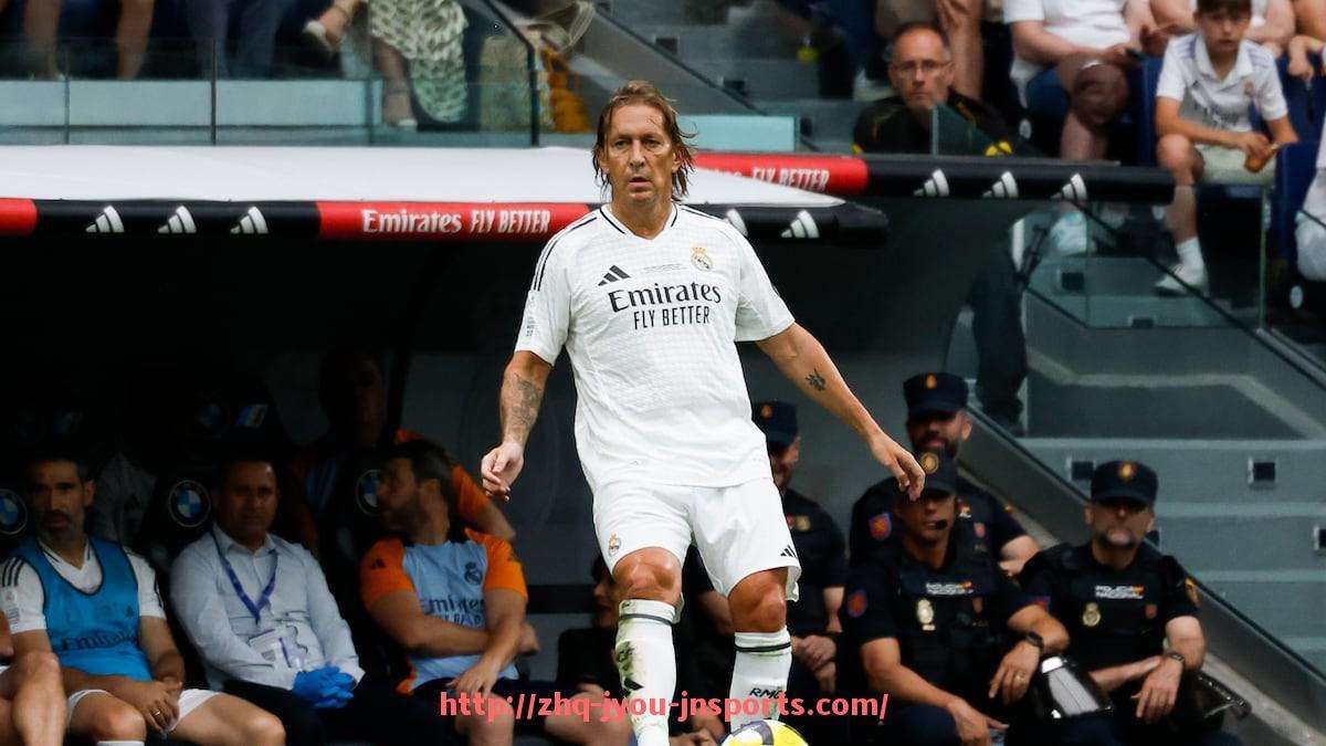 jiuyou九游娱乐-世俱杯比赛现场语音应援模式创新与应用探讨